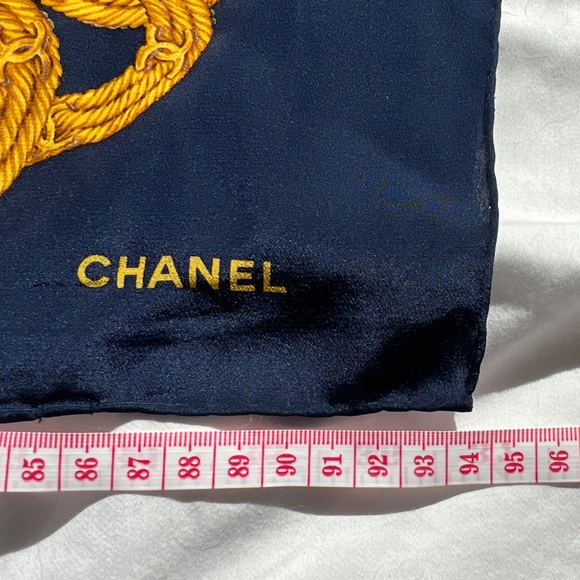 Stunningly beautiful twill silk Chanel Scarf with Yellow Sunflowers and Wheat - Picture 3 of 9